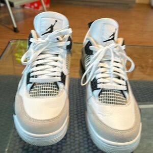 Air Jordan 4 Retro Military Black 
Size 10 1/2